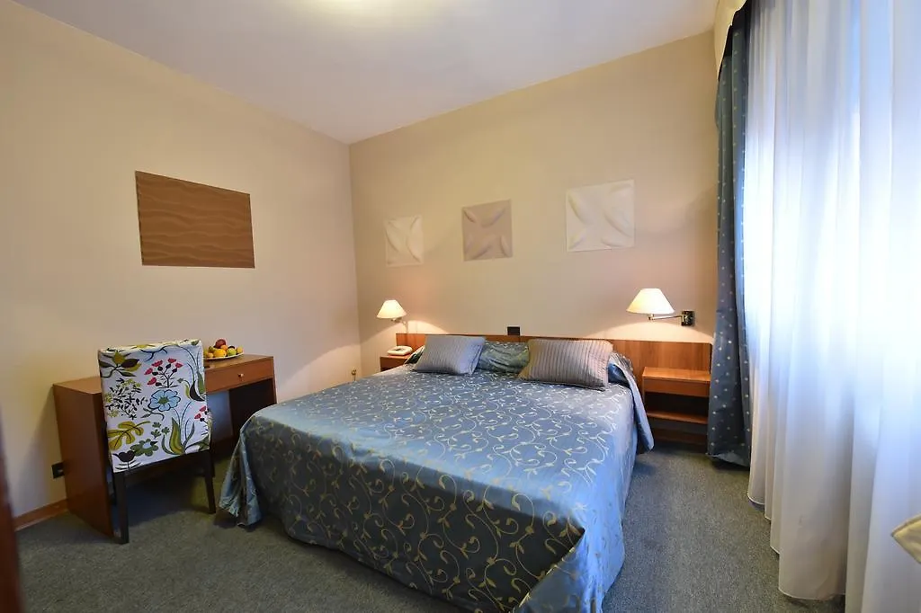 Ambra Hotel - The Only Central Lakeside Hotel In Iseo